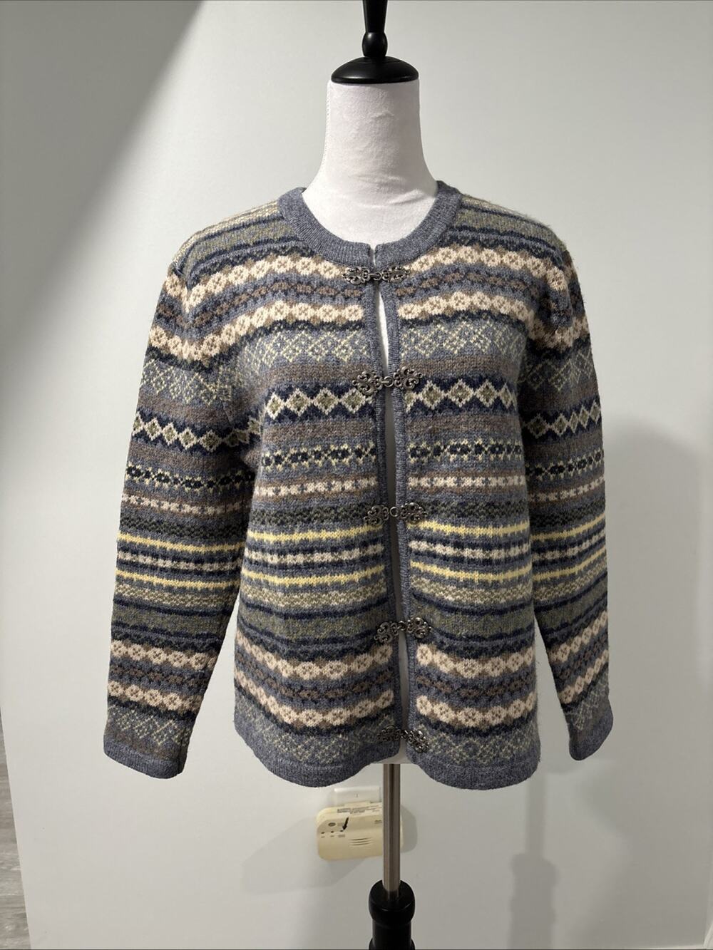 Cambridge Dry Goods Size M 100% Wool Fair Isle Cardigan Sweater Grandma Core Vtg